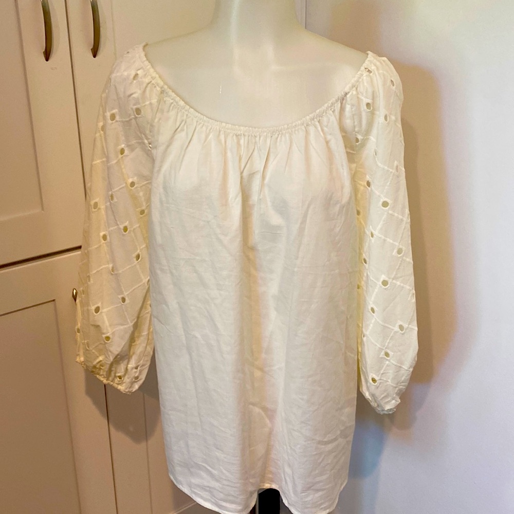 🛑LAST CHANCE🛑A NEW DAY Pullover Peasant Top - Picture 2 of 13